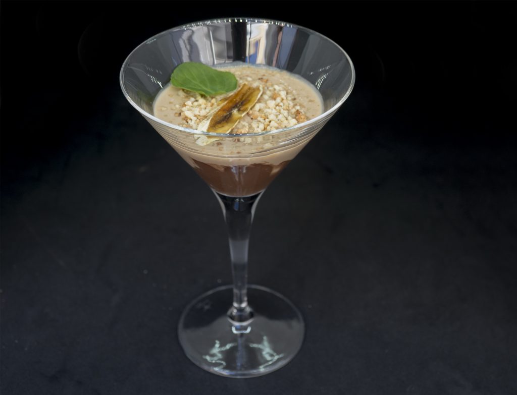 Crema de galleta con cremoso de chocolate y crujiente de plátano