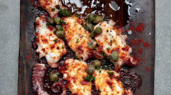 pulpo con alcaparras