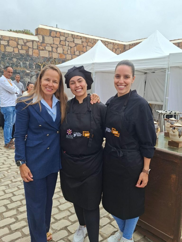 Eliana Real y Mirella González